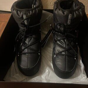 Black waterproof MOON BOOTS NWT